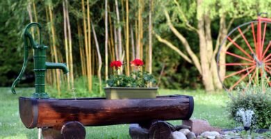 Jardí amb font de bambú