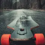 longboard bambú a la carretera
